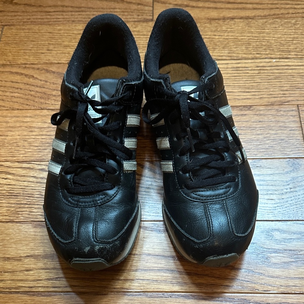 Vintage Unisex Adidas Sneakers